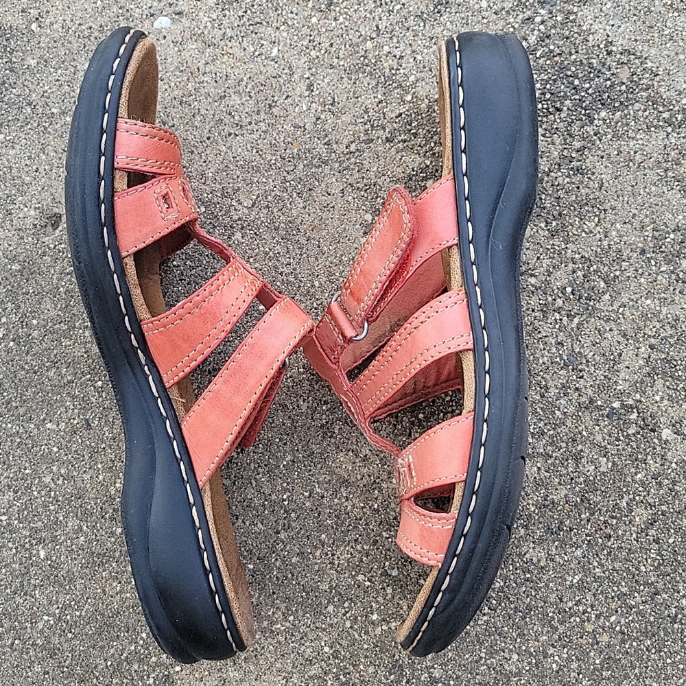Clarks Leather Salmon Coral Color Strappy Sandal. Women's Size 7 Med. - Picture 2 of 11